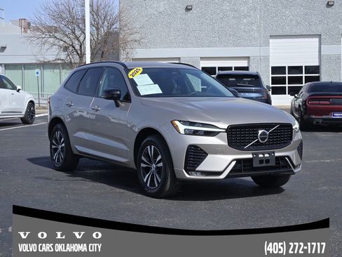 Certified 2025 Volvo XC60 B5 Core image 2