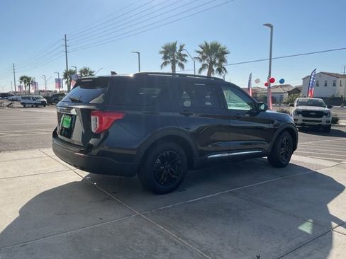 Used 2022 Ford Explorer XLT image 7