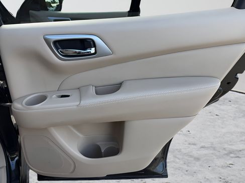 Used 2015 Nissan Pathfinder Platinum w/ Cargo Package FWD image 30
