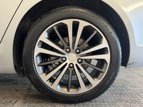 Used 2018 Buick Regal Essence FWD image 30