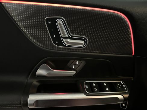 Used 2021 Mercedes-Benz GLB 250 image 10