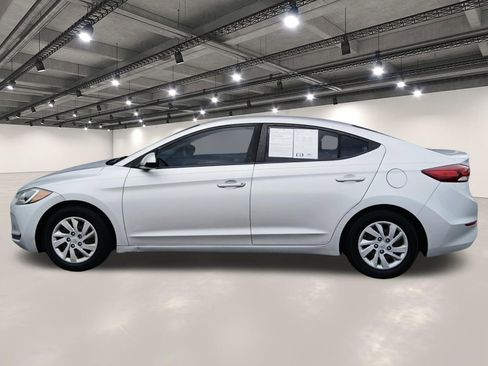 Used 2018 Hyundai Elantra SE FWD image 13