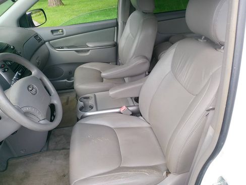 Used 2007 Toyota Sienna LE w/ LE Pkg 3 FWD image 19