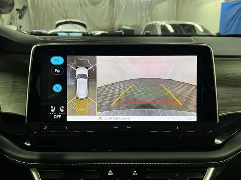 Used 2024 Volkswagen Atlas SEL Premium R-Line image 19