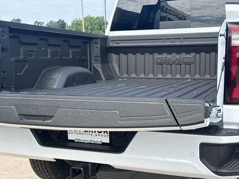 New 2026 GMC Sierra 2500 Denali w/ Denali Reserve Package AWD/4WD image 9