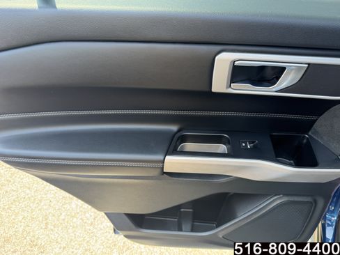 Used 2022 Ford Explorer XLT w/ Equipment Group 202A AWD/4WD image 37