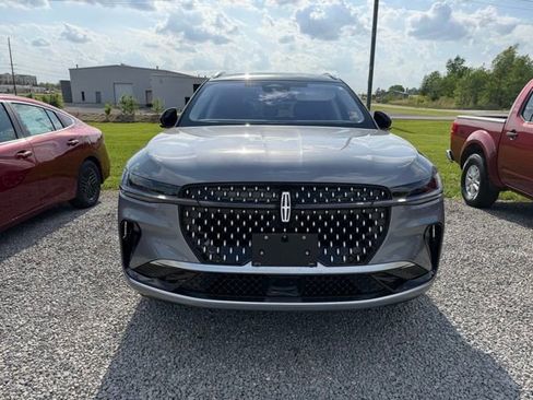 Used 2025 Lincoln Nautilus Reserve AWD/4WD image 6