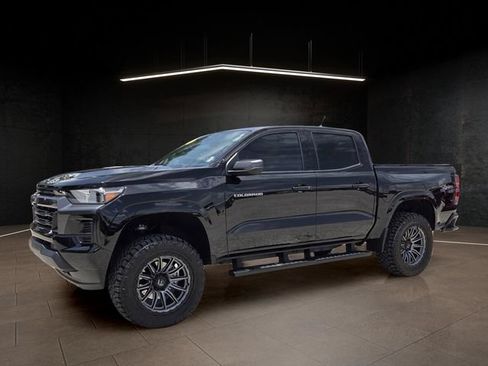 Used 2025 Chevrolet Colorado LT AWD/4WD image 3