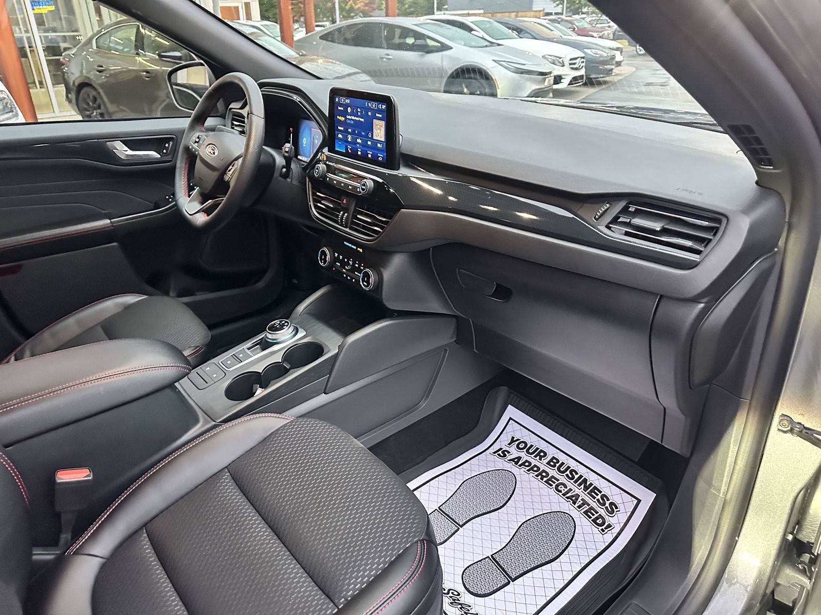 Used 2025 Ford Escape ST-Line w/ Cold Weather Package AWD/4WD image 9
