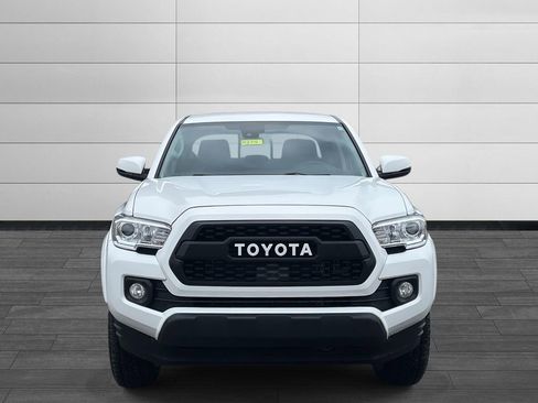 Used 2023 Toyota Tacoma SR5 w/ Technology Package image 8