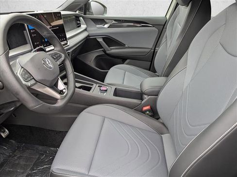 New 2026 Volkswagen Tiguan SE R-Line FWD image 23