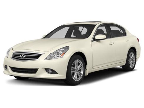 Used 2015 INFINITI Q40 w/ Moonroof Package RWD image 4