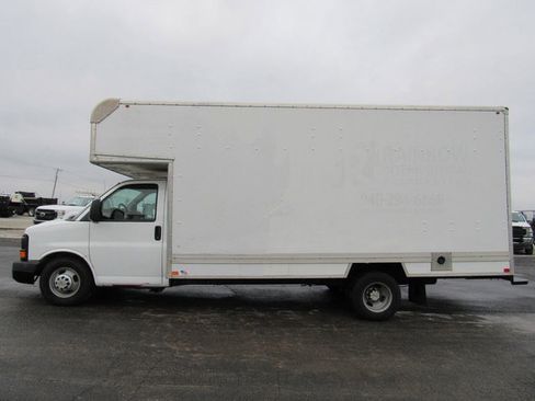 Used 2015 Chevrolet Express 4500 Extended RWD image 8