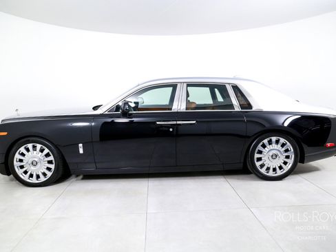 Used 2018 Rolls-Royce Phantom Sedan image 3