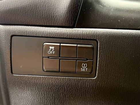 Used 2018 MAZDA MAZDA3 Sport w/ Preferred Equipment Package FWD image 23