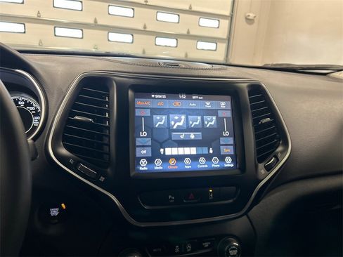 Used 2021 Jeep Cherokee Latitude Lux w/ Comfort/Convenience Group image 23