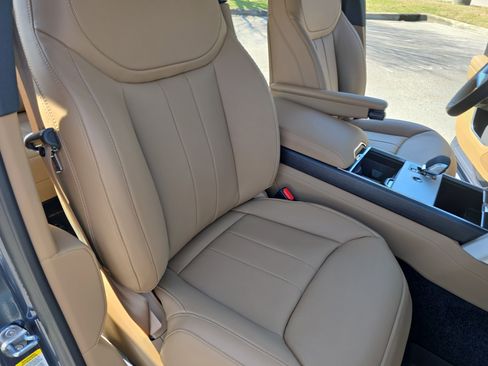 New 2026 Land Rover Range Rover Long Wheelbase SE image 10