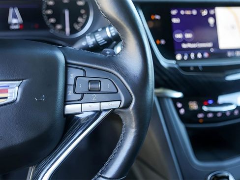 Used 2025 Cadillac XT6 Premium Luxury image 13