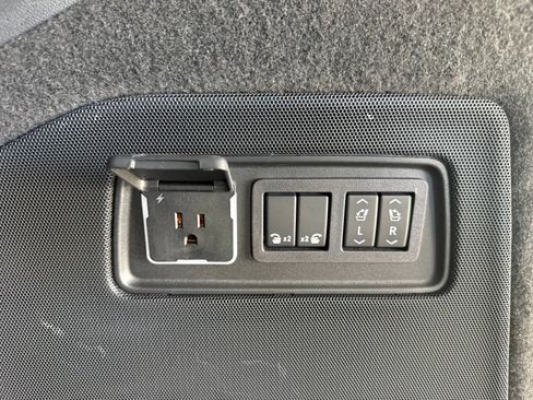 Used 2025 Cadillac Escalade Sport w/ LPO, Floor Liner Package AWD/4WD image 45