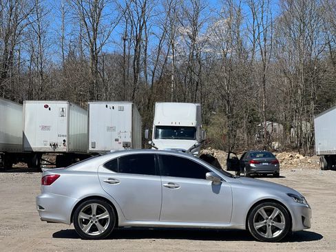 Used 2011 Lexus IS 250 w/ Premium Pkg Value Edition RWD image 7