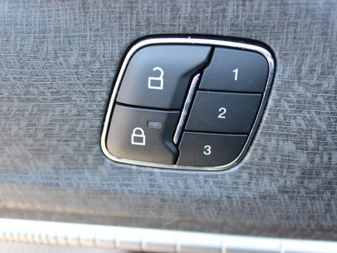 Used 2025 Ford Explorer Platinum image 22