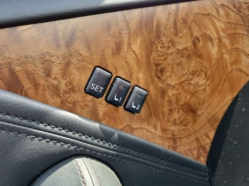 Used 2022 Nissan Armada SL w/ Captain's Chairs Package AWD/4WD image 16