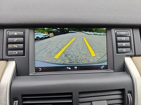 Used 2016 Land Rover Discovery Sport HSE AWD/4WD image 15