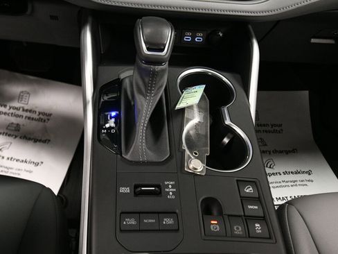 Certified 2023 Toyota Highlander XLE image 16