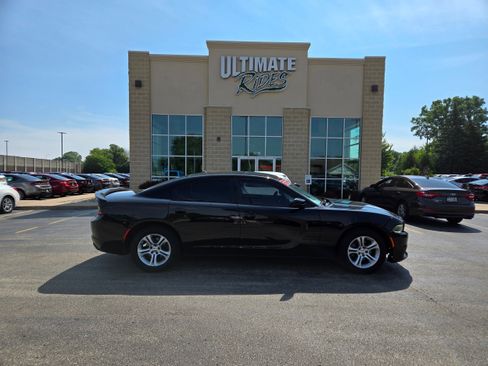 Used 2016 Dodge Charger SE w/ Popular Equipment Group image 1
