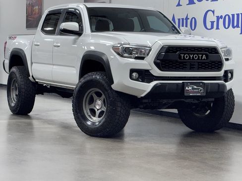 Used 2016 Toyota Tacoma TRD Off-Road w/ Towing Package AWD/4WD image 1