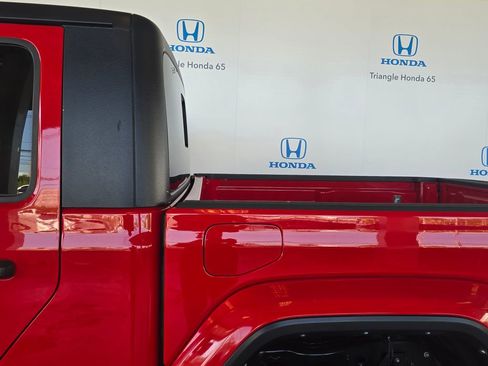 Used 2024 Jeep Gladiator Sport AWD/4WD image 38
