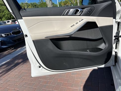 Used 2021 BMW X5 xDrive40i w/ M Sport Package image 14