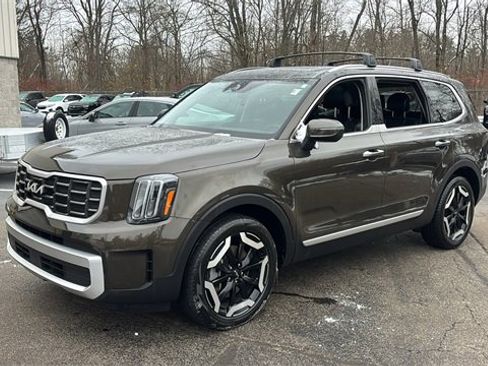 Used 2024 Kia Telluride S w/ S Sunroof Package image 2