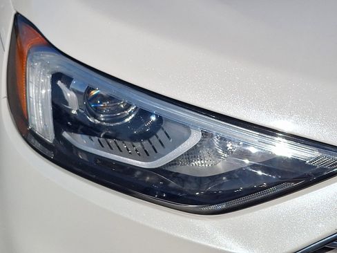 Certified 2022 Ford Edge SEL w/ Convenience Package image 9