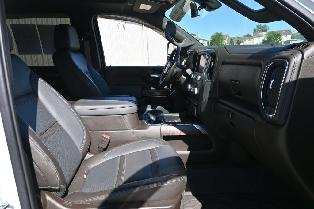 Used 2023 GMC Sierra 3500 Denali w/ Technology Package AWD/4WD image 11