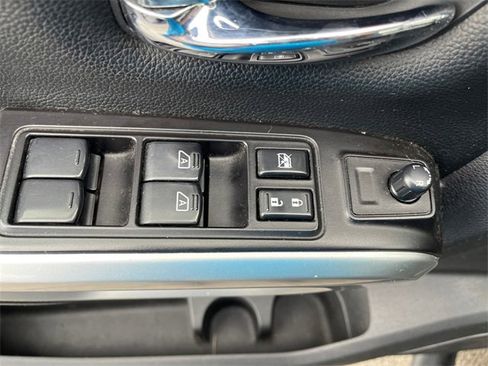 Used 2020 Nissan Titan SL image 28