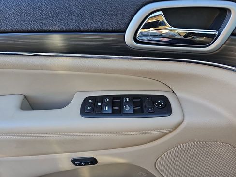 Used 2021 Jeep Grand Cherokee Limited image 33