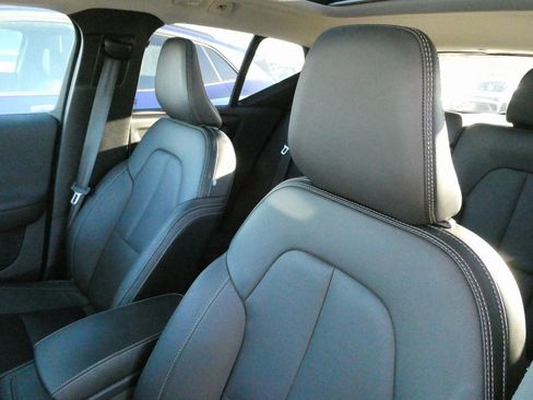 Used 2024 Volvo XC40 B5 Plus image 30