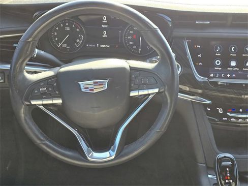 Used 2021 Cadillac XT6 Premium Luxury image 17