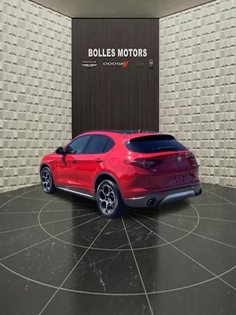Used 2023 Alfa Romeo Stelvio Ti AWD/4WD image 12