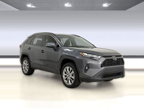 Used 2023 Toyota RAV4 XLE Premium FWD image 7