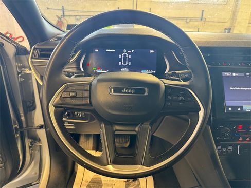 Used 2023 Jeep Grand Cherokee L Altitude image 15