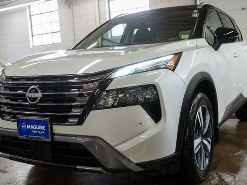 New 2024 Nissan Rogue SL w/ SL Premium Package AWD/4WD image 2