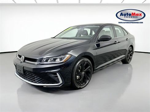 Used 2025 Volkswagen Jetta SE w/ Black Wheel Package image 5