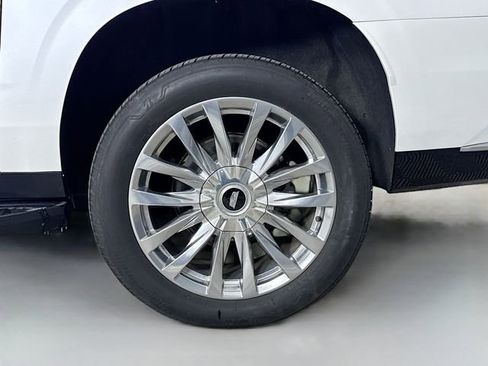 Used 2022 Cadillac Escalade ESV Premium Luxury image 37