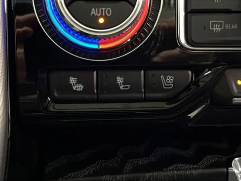 Used 2023 GMC Yukon XL Denali image 34