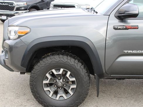 Used 2017 Toyota Tacoma TRD Off-Road image 7