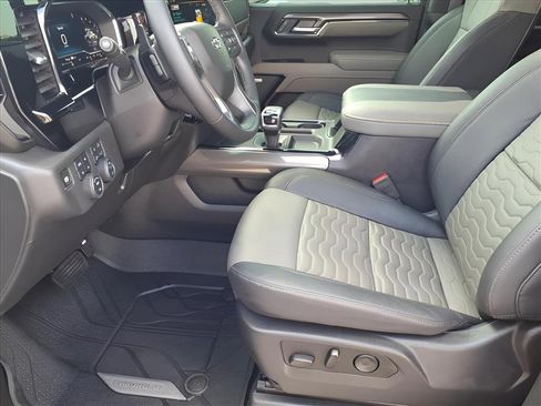 Used 2025 Chevrolet Silverado 1500 ZR2 image 10