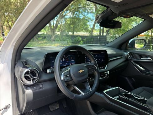 Used 2025 Chevrolet Equinox LT FWD image 32