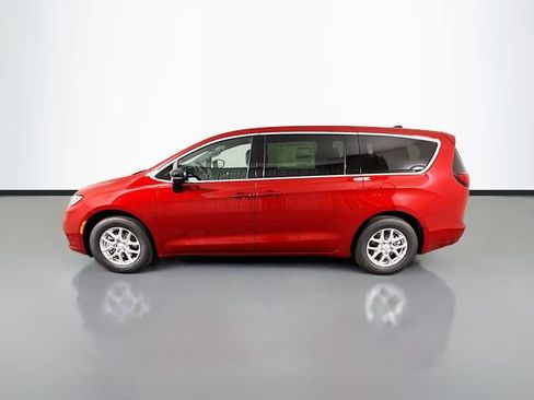 New 2026 Chrysler Pacifica Select image 4